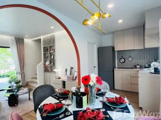 Casa adosada en venta de 3 habitaciones en Bang Phli, Samut Prakan