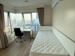 For sale and for rent 2 bedrooms condo in Huai Khwang, Bangkok