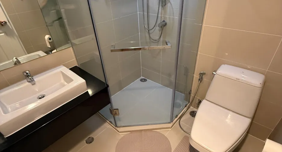 Wohnung zum Kauf und zur Miete mit 2 Zimmer in Huai Khwang, Bangkok