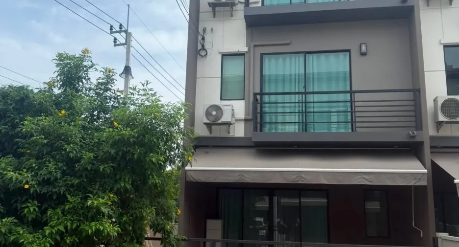 For rent 3 bedrooms townhouse in Prawet, Bangkok