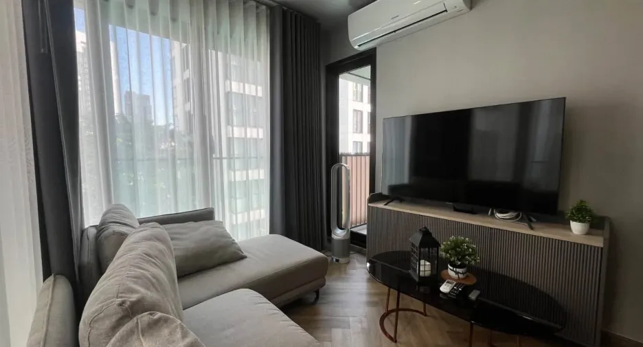 For rent 2 bedrooms condo in Watthana, Bangkok