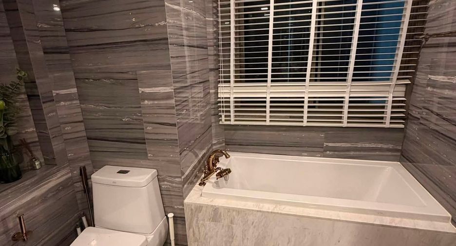 For rent 3 bedrooms condo in Watthana, Bangkok
