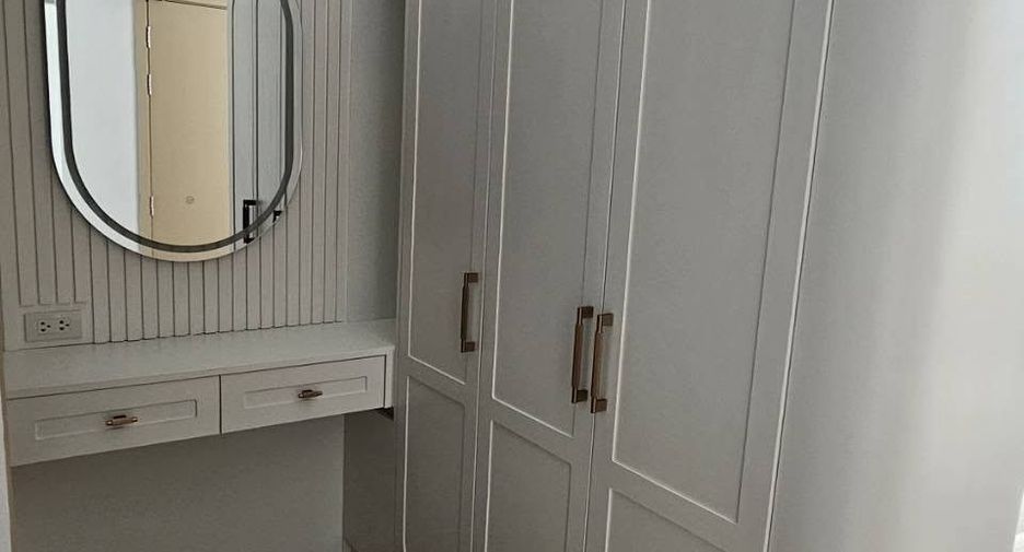 For rent 2 bedrooms condo in Bang Rak, Bangkok