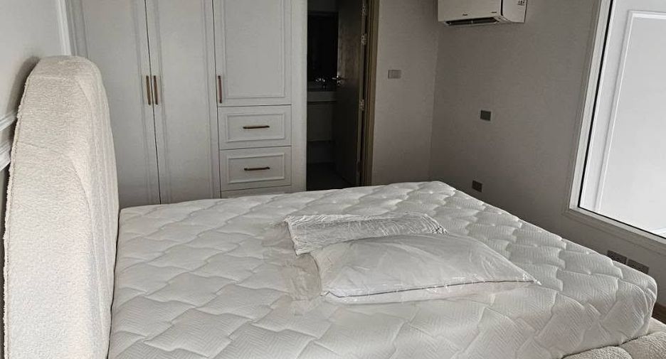 For rent 2 bedrooms condo in Bang Rak, Bangkok