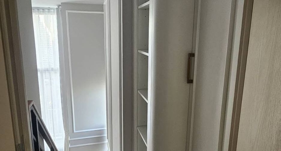 For rent 2 bedrooms condo in Bang Rak, Bangkok