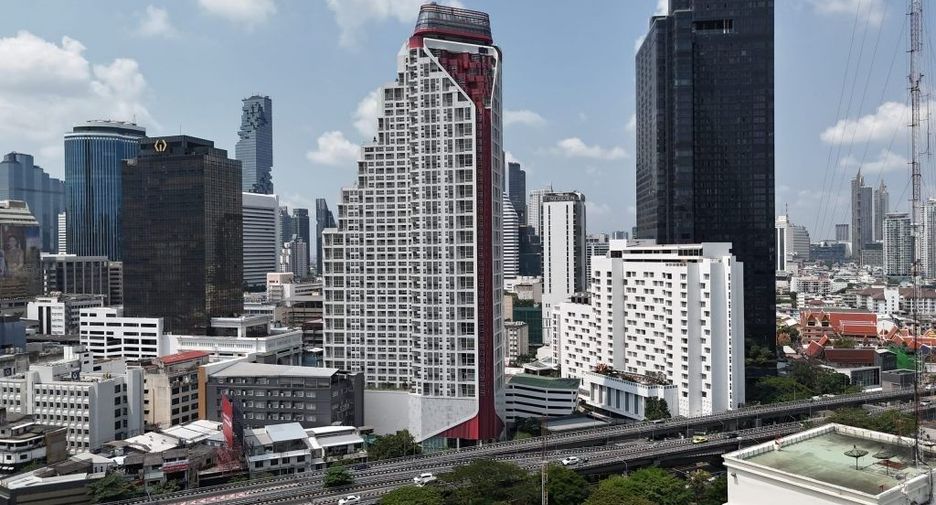 For rent 2 bedrooms condo in Bang Rak, Bangkok
