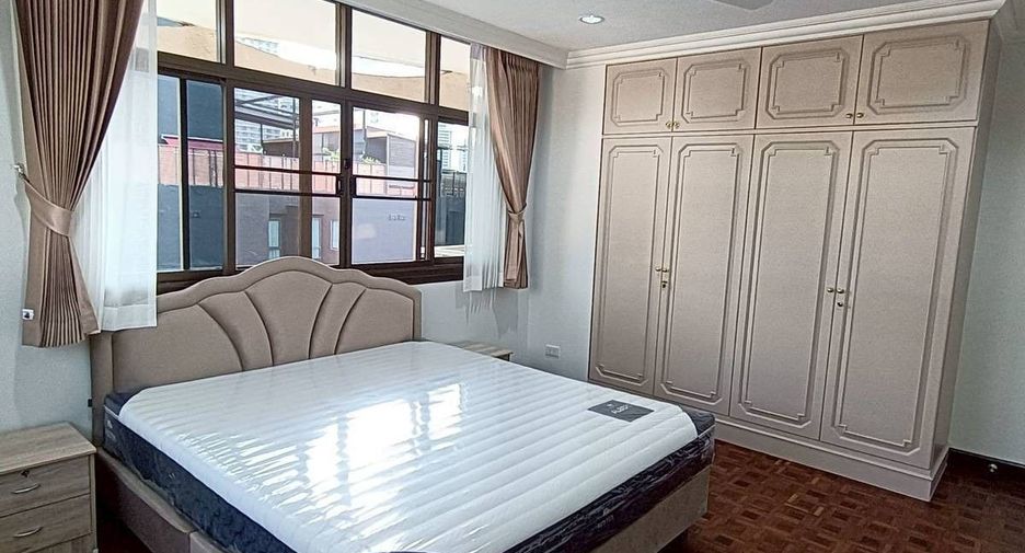 For rent 3 bedrooms apartment in Watthana, Bangkok