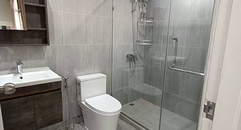 For rent 3 bedrooms apartment in Watthana, Bangkok