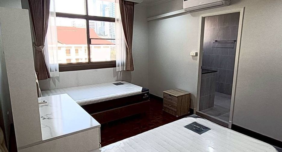 For rent 3 bedrooms apartment in Watthana, Bangkok