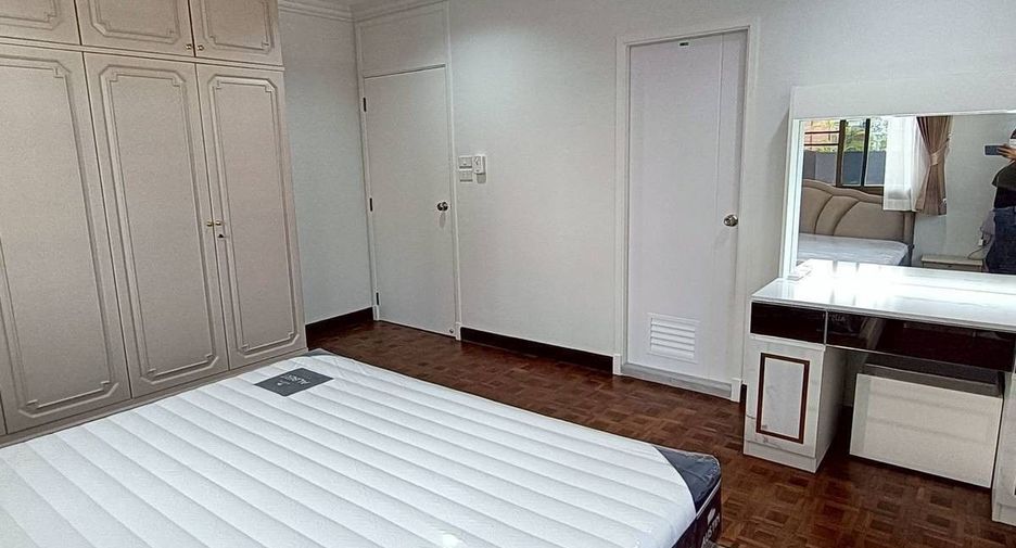 For rent 3 bedrooms apartment in Watthana, Bangkok