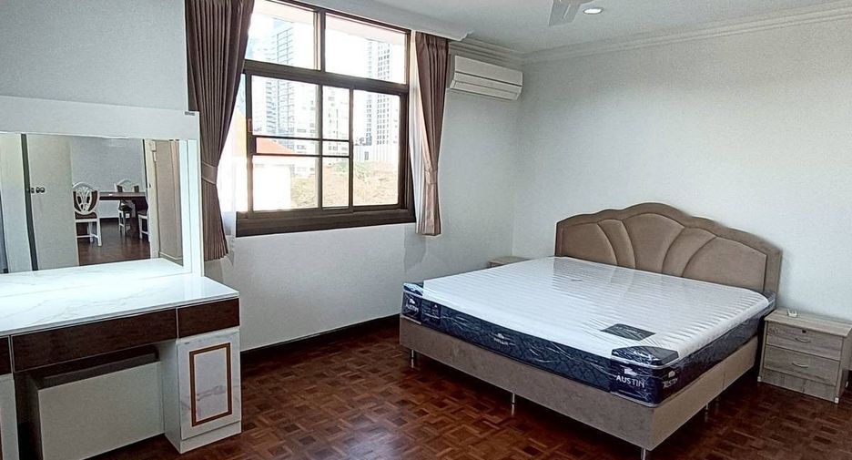 For rent 3 bedrooms apartment in Watthana, Bangkok