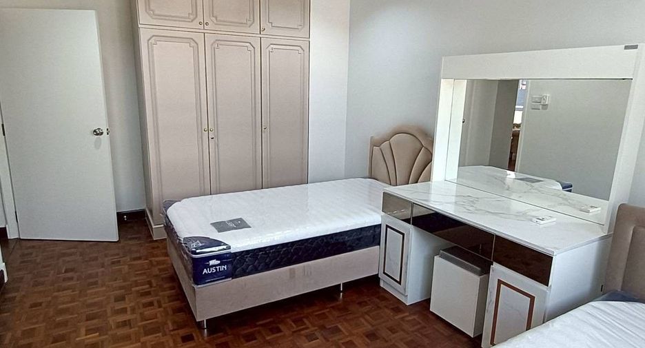 For rent 3 bedrooms apartment in Watthana, Bangkok
