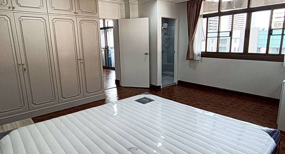 For rent 3 bedrooms apartment in Watthana, Bangkok