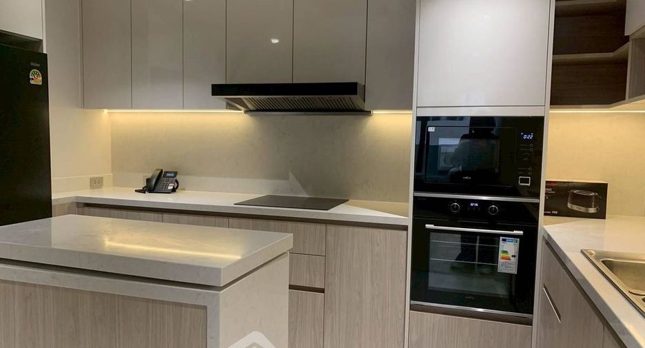 For rent 3 bedrooms apartment in Khlong Toei, Bangkok