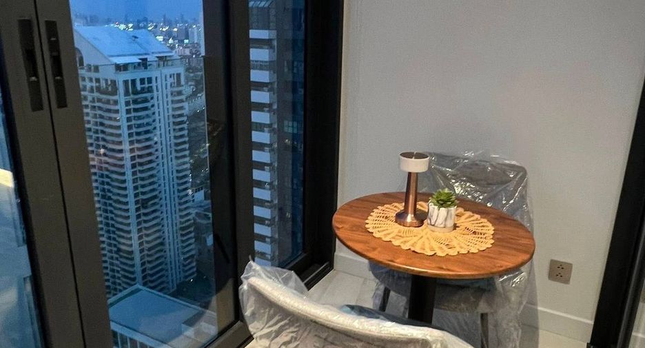 For rent 3 bedrooms condo in Sathon, Bangkok
