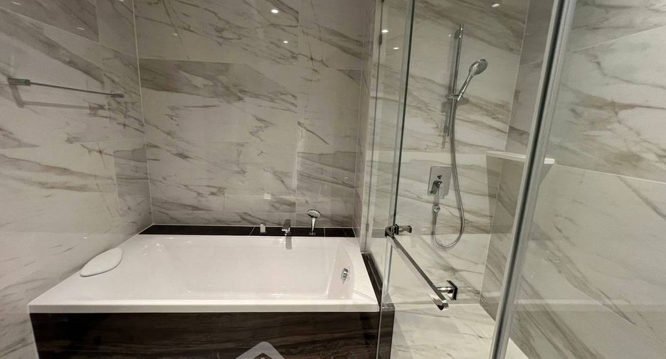 For rent 3 bedrooms condo in Sathon, Bangkok