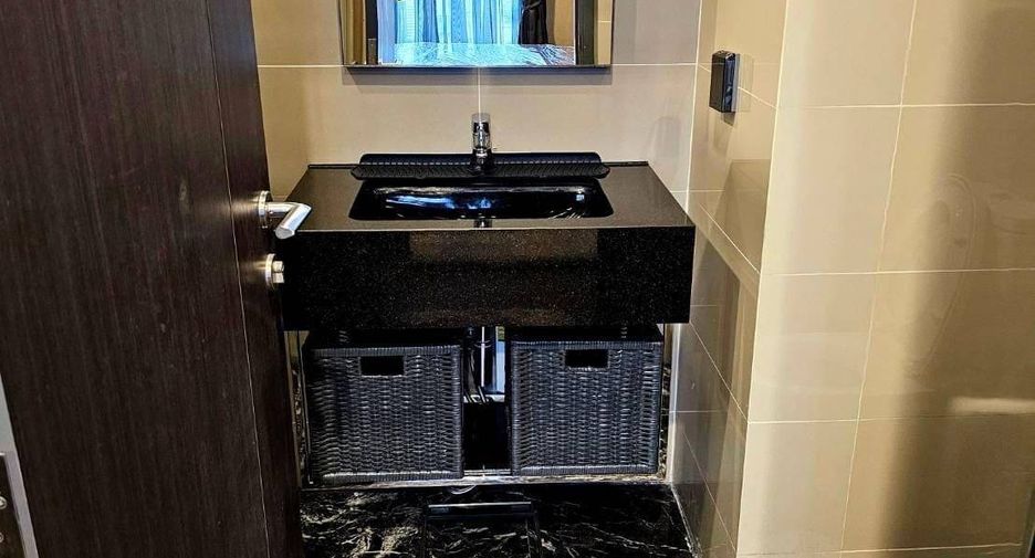 For rent 1 bed condo in Khlong Toei, Bangkok