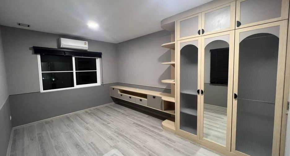 For rent 2 bedrooms townhouse in Prawet, Bangkok