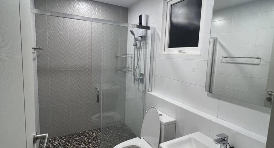 For rent 2 bedrooms townhouse in Prawet, Bangkok