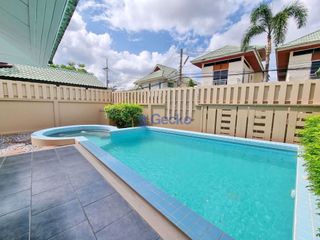 Casa en alquiler de 3 habitaciones en Bang Lamung, Chonburi