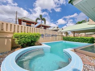 Casa en alquiler de 3 habitaciones en Bang Lamung, Chonburi