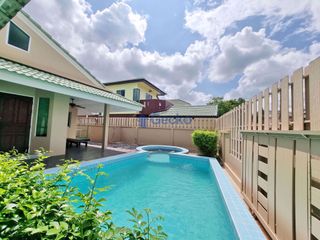 Casa en alquiler de 3 habitaciones en Bang Lamung, Chonburi