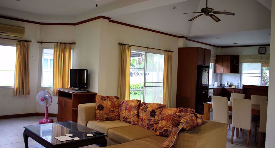 Casa en alquiler de 2 habitaciones en Bang Lamung, Chonburi