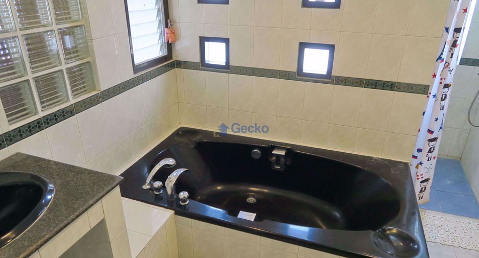 Casa en alquiler de 2 habitaciones en Bang Lamung, Chonburi