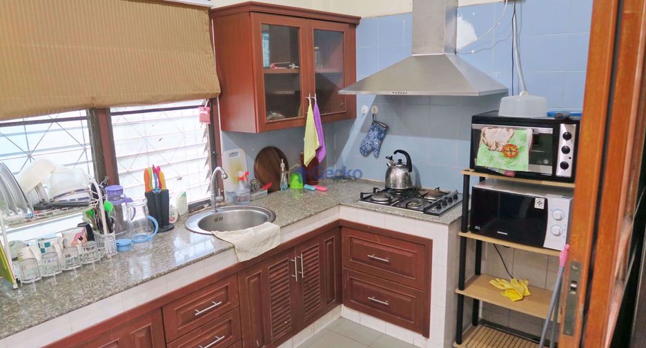 Casa en alquiler de 2 habitaciones en Bang Lamung, Chonburi