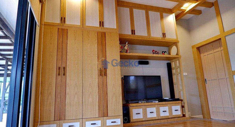 Casa en alquiler de 3 habitaciones en Bang Lamung, Chonburi