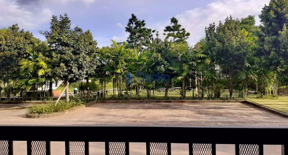Casa en alquiler de 3 habitaciones en Bang Lamung, Chonburi