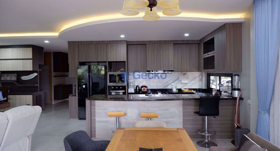 Casa en alquiler de 3 habitaciones en Bang Lamung, Chonburi