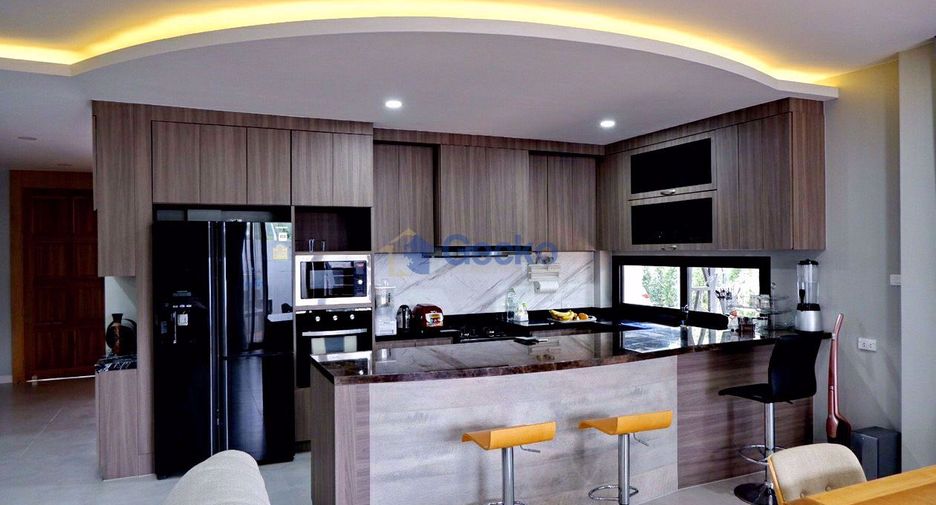 Casa en alquiler de 3 habitaciones en Bang Lamung, Chonburi