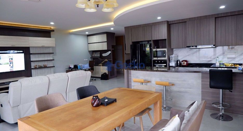 Casa en alquiler de 3 habitaciones en Bang Lamung, Chonburi