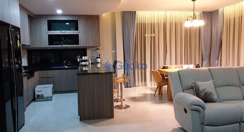 Casa en alquiler de 3 habitaciones en Bang Lamung, Chonburi