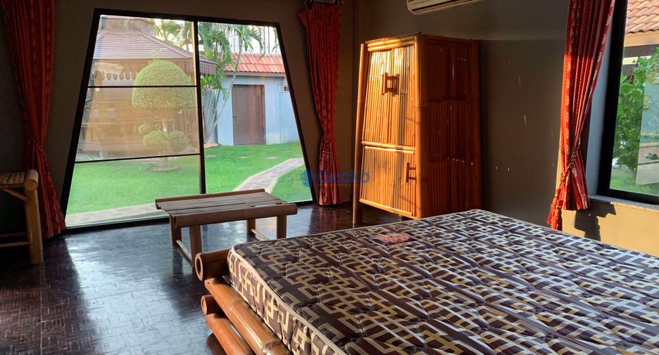 Casa en alquiler de 3 habitaciones en Bang Lamung, Chonburi