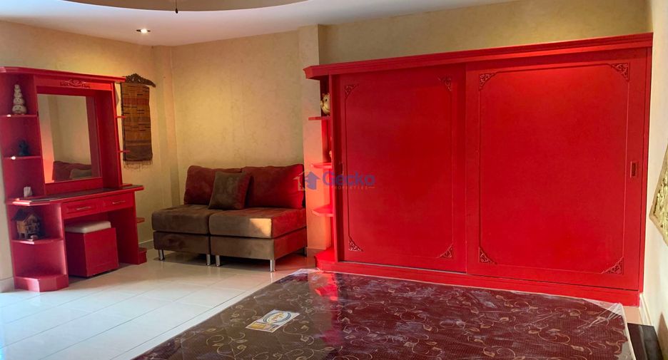 Casa en alquiler de 3 habitaciones en Bang Lamung, Chonburi