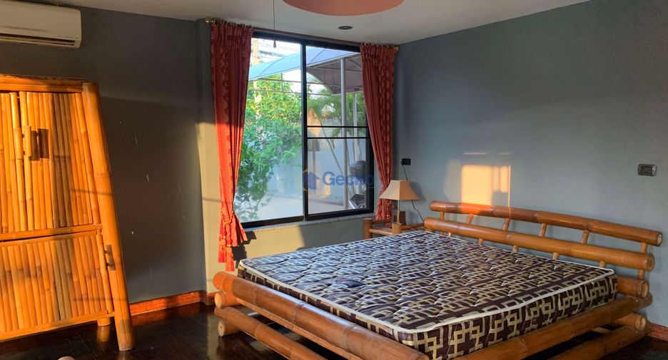 Casa en alquiler de 3 habitaciones en Bang Lamung, Chonburi