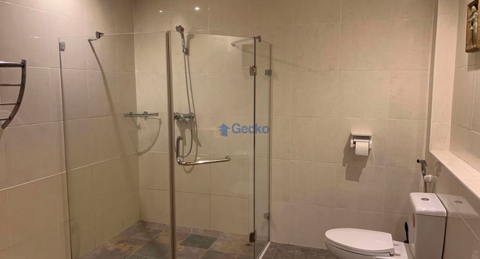 Casa en alquiler de 3 habitaciones en Bang Lamung, Chonburi