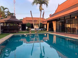 Casa en alquiler de 3 habitaciones en Bang Lamung, Chonburi