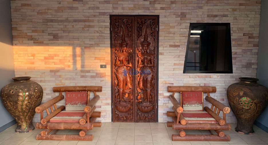 Casa en alquiler de 3 habitaciones en Bang Lamung, Chonburi