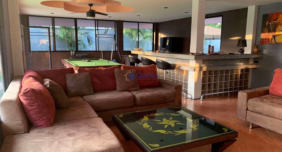 Casa en alquiler de 3 habitaciones en Bang Lamung, Chonburi