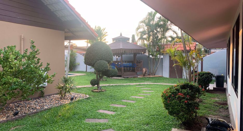 Casa en alquiler de 3 habitaciones en Bang Lamung, Chonburi