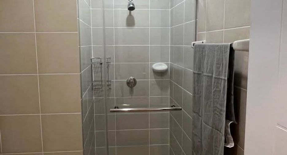 For rent 2 bedrooms condo in Khlong San, Bangkok