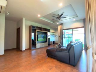 Casa en alquiler de 3 habitaciones en Bang Lamung, Chonburi