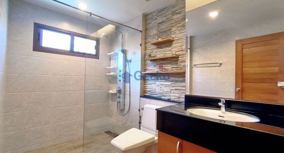 Casa en alquiler de 3 habitaciones en Bang Lamung, Chonburi