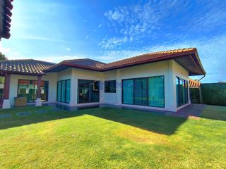 Casa en alquiler de 3 habitaciones en Bang Lamung, Chonburi