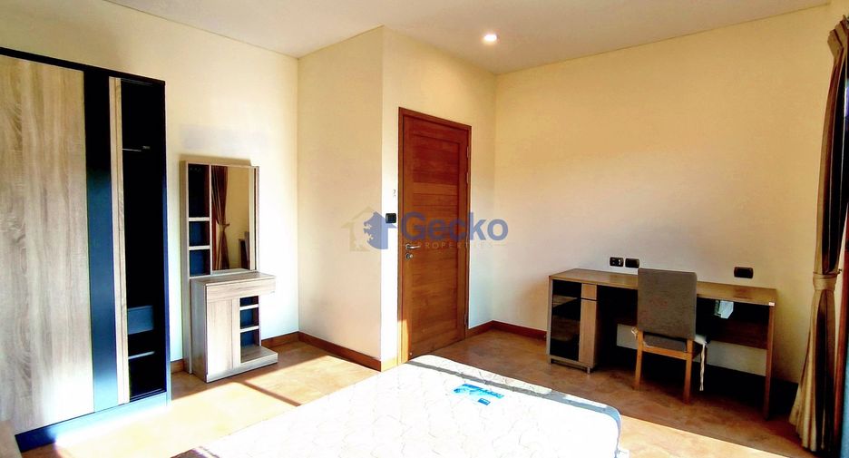 Casa en alquiler de 3 habitaciones en Bang Lamung, Chonburi