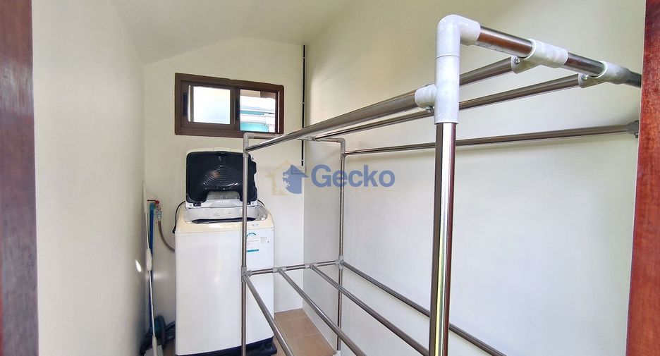 Casa en alquiler de 3 habitaciones en Bang Lamung, Chonburi
