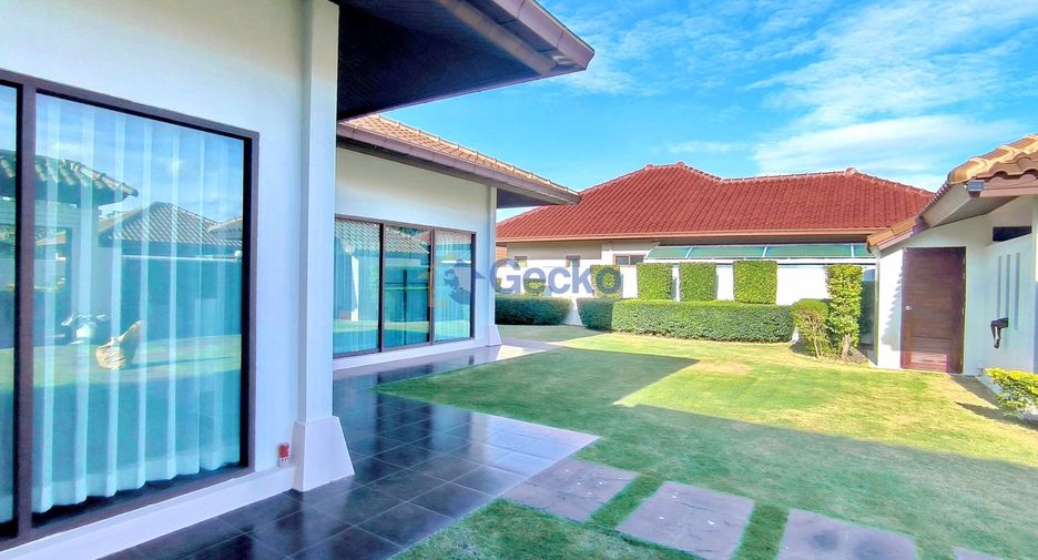 Casa en alquiler de 3 habitaciones en Bang Lamung, Chonburi